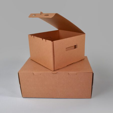 Contenedor para 4 o 6 recipientes de litro o gorras, maximiza la protección de tus productos en todo momento.