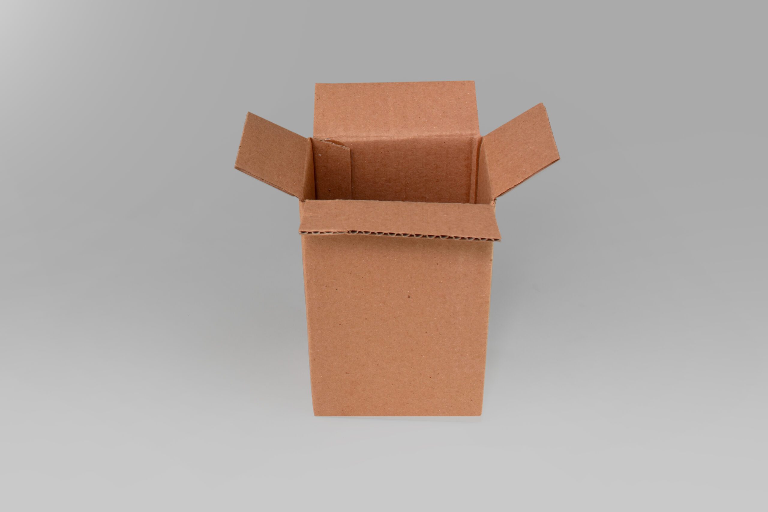 Caja alta para almacenamiento y envíos